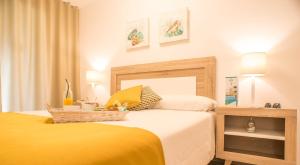 Posteľ alebo postele v izbe v ubytovaní Ona Suites Salou + 9 fotografií