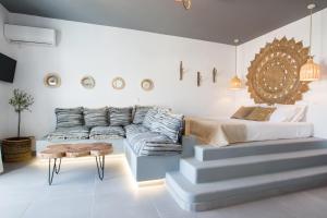 A seating area at Gorgona Blue Studiο