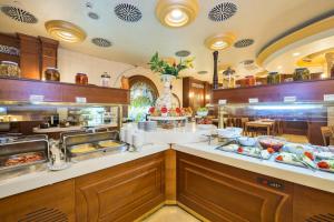 Mâncare la sau în apropiere de acest hotel +205 fotografii