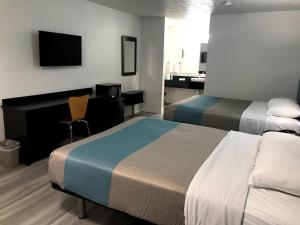 Säng eller sängar i ett rum på Motel 6-Metropolis, IL