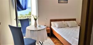 Kama o mga kama sa kuwarto sa Adriatic Sea View Apartments