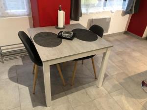 Fotografie z fotogalerie ubytování Appartement T1 bis Spacieux Chaleureux proche CNPE Centre Ville v destinaci Lagnieu
