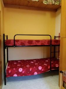 Casa Maris tesisinde bir ranza yatağı veya ranza yatakları