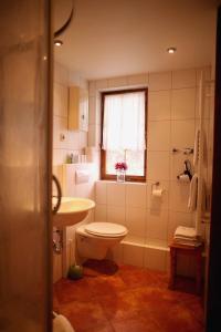 Phòng tắm tại Lauterer Wirtshaus