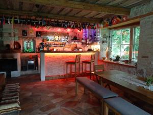 Majoituspaikan Kardoni Puhkelaager baari tai lounge-tila