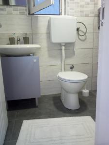 Koupelna v ubytování Apartmani Trio
