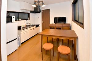 GUEST HOUSE OSAKA HAGINOCHAYA Vacation STAY 4271 tesisinde mutfak veya mini mutfak