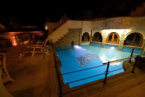 Swimmingpoolen hos eller tæt på Miras Hotel