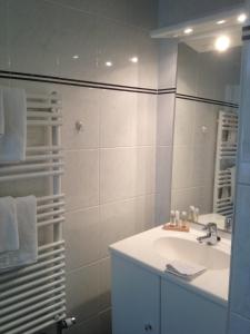 Bilik mandi di Hotel Lemmer
