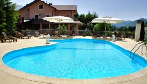 Bazén v ubytovaní Hotel Bucaneve alebo v jeho blízkosti