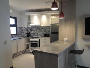a kitchen with a stove and a counter top at Departamento Torre Sofitel in Río Cuarto