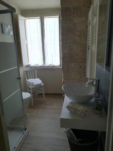 A bathroom at Appartamento il castellare
