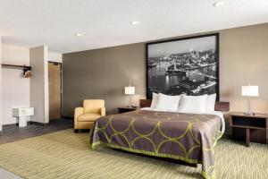 Postel nebo postele na pokoji v ubytování Super 8 by Wyndham Hanover