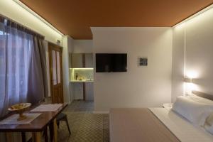 A bed or beds in a room at ATHENIAN YARD SUITES