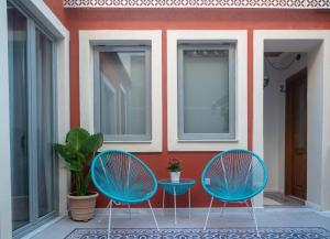 A seating area at ATHENIAN YARD SUITES