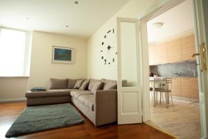 A seating area at Villa Moiacchina Luxury Home