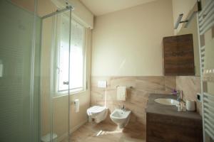 A bathroom at Villa Moiacchina Luxury Home