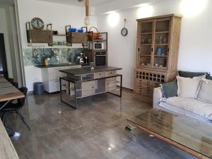 Kuchyň nebo kuchyňský kout v ubytování Villa Iva