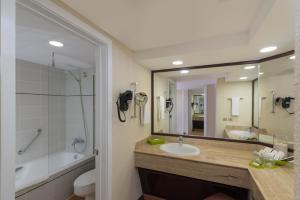 Et badeværelse på Barceló Bávaro Beach - Adults Only All Inclusive