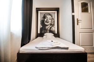 Łóżko lub łóżka w pokoju w obiekcie Restauracja Pod Kogutem
