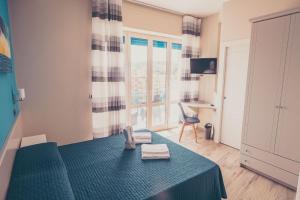 TV a/nebo společenská místnost v ubytování Oltre il Mare Guest House