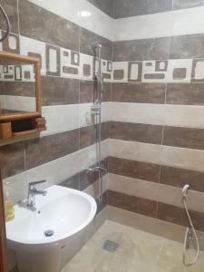 Ένα μπάνιο στο Al-Houriat Hotel