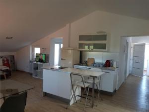 Kuchyň nebo kuchyňský kout v ubytování Villa Iva