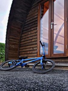 a blue bike parked in front of a house at Causeway Coast Wigwams in Bushmills