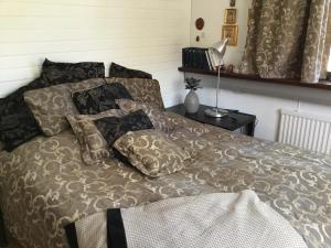 a woman laying on top of a bed with pillows at Apartment Nonna in Keuruu