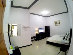 Letto o letti in una camera di Amaryllis Guesthouse Syariah
