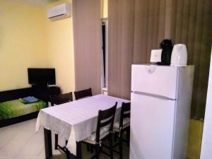 A kitchen or kitchenette at Apartment Nedyalkov