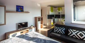 Posedenie v ubytovaní Air-Conditioned City View Apartment 24h check-in