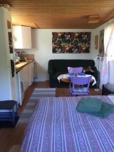 Una cama o camas en una habitación de Dövared