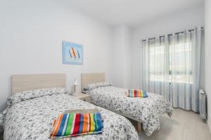 A bed or beds in a room at Luxury Beach Front Apartment with Pool Még 22 kép