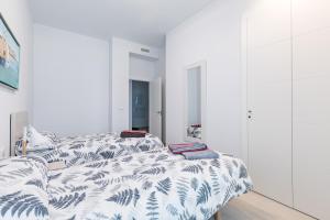A bed or beds in a room at Luxury Beach Front Apartment with Pool