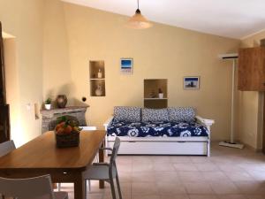 a living room with a bed and a table at Arancetodamare_ARTEMIDE in Trebisacce