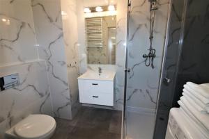 Łazienka w obiekcie Apartament Superior Pastelowy Przy Plaży