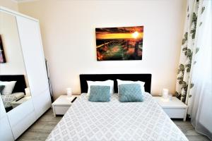 Łóżko lub łóżka w pokoju w obiekcie Apartament Superior Pastelowy Przy Plaży
