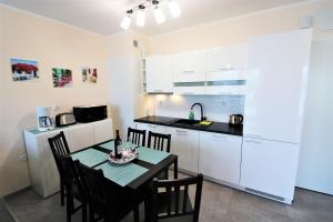 Kuchnia lub aneks kuchenny w obiekcie Apartament Superior Pastelowy Przy Plaży