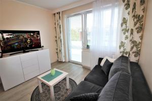 Telewizja i/lub zestaw kina domowego w obiekcie Apartament Superior Pastelowy Przy Plaży