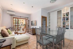 Χώρος καθιστικού στο Beach Apartment with beautiful view