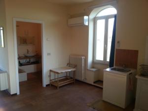 A kitchen or kitchenette at B&B I Canonici