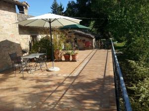 A patio or other outdoor area at B&B I Canonici
