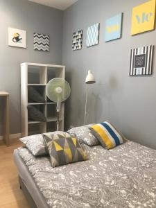 Posteľ alebo postele v izbe v ubytovaní Apartament SZTOKHOLM