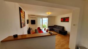 TV a/nebo společenská místnost v ubytování Apartment Bella Mare + 19 fotografií