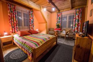 En eller flere senge i et værelse på Willa pod Jodłą