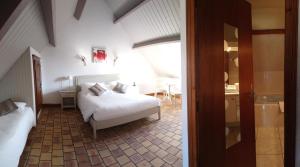 En eller flere senger på et rom på L'Orée des Chênes, The Originals Relais