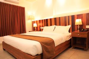 Ein Bett oder Betten in einem Zimmer der Unterkunft Lalys Residency