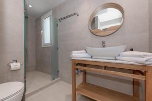 A bathroom at Sofia Resort Luxury Suites