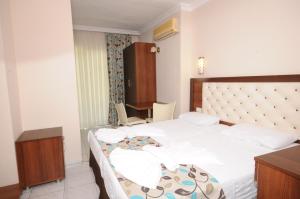 Кровать или кровати в номере Ozturk Apart Hotel